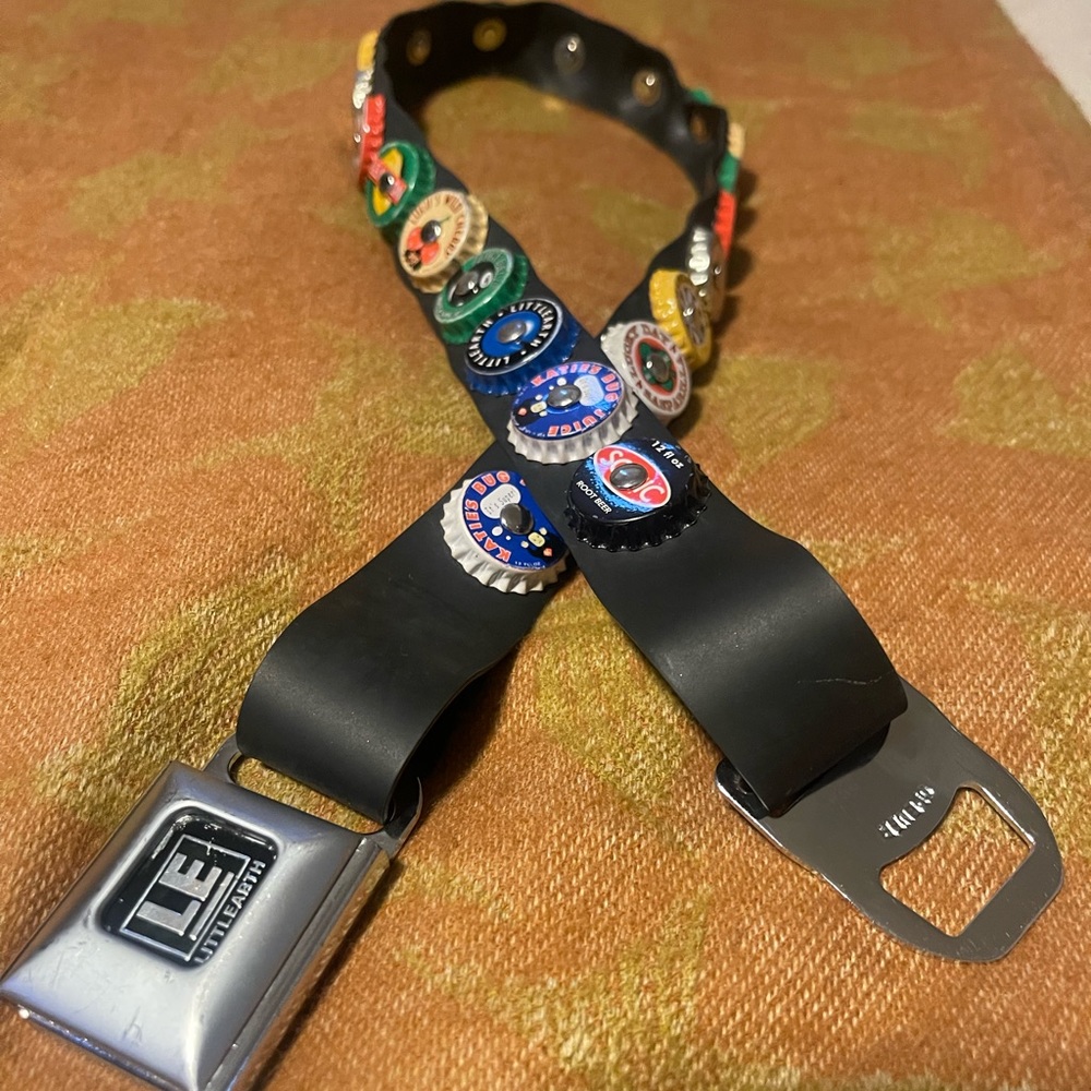 Bottle Cap Belt with Seat Belt Closure